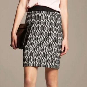 Banana Republic Black and White Zigzag Pencil Skirt Sz 0P